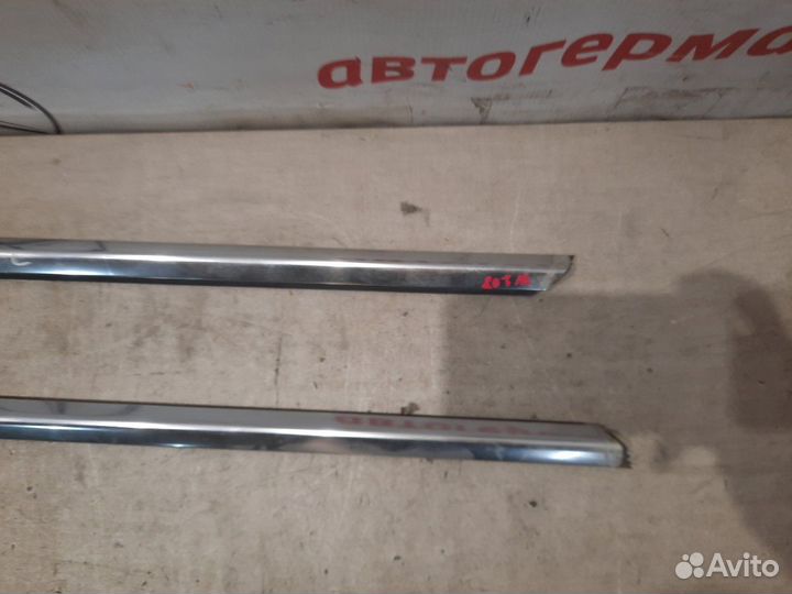 Молдинг стекла передний Mercedes E250 C207 271.860