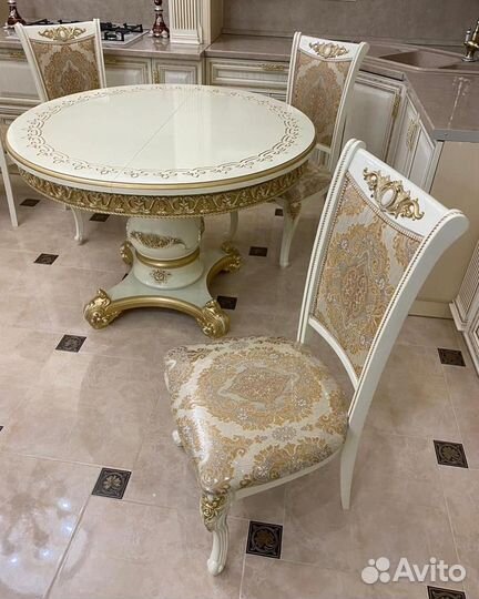 Стол и стулья