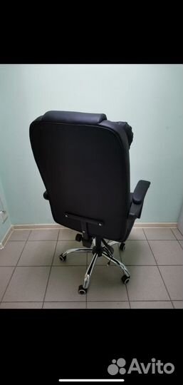 Офисное кресло