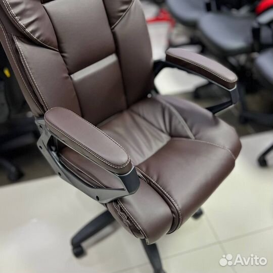 Офисное компьютерное кресло Одиссей (цвета)