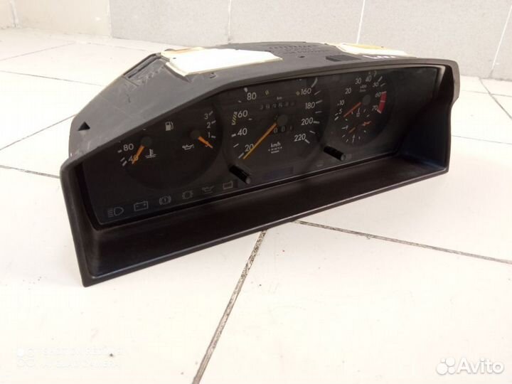 Щиток приборов Mercedes Benz w124