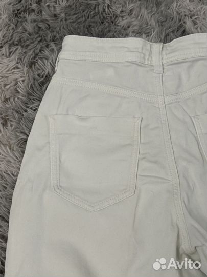 Молочные джинсы mom