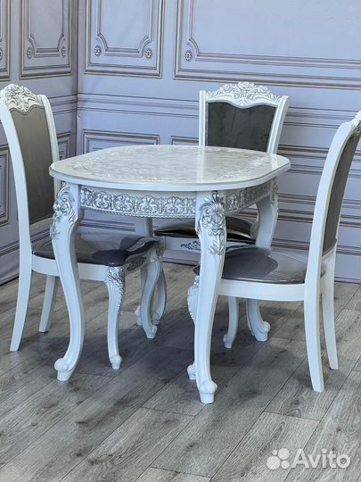 Стол и стулья