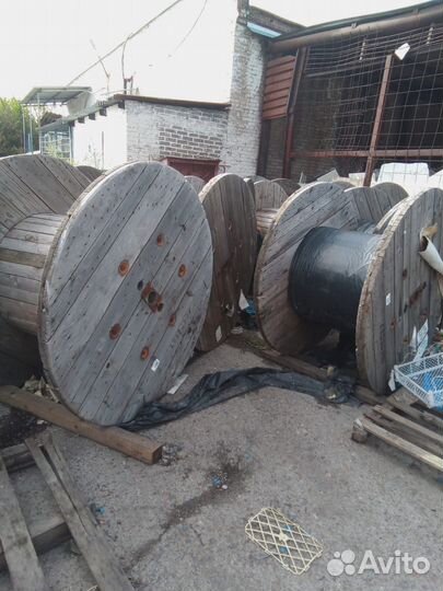 Катушка от кабеля деревянная