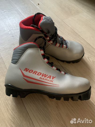 Лыжные ботинки