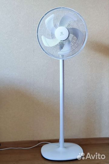 Вентилятор напольный Electrolux EFF-1005