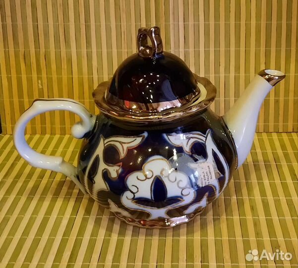 Заварочный чайник и пиалы