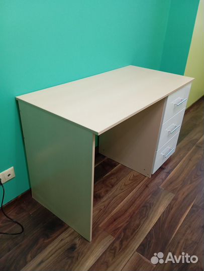 Письменный стол