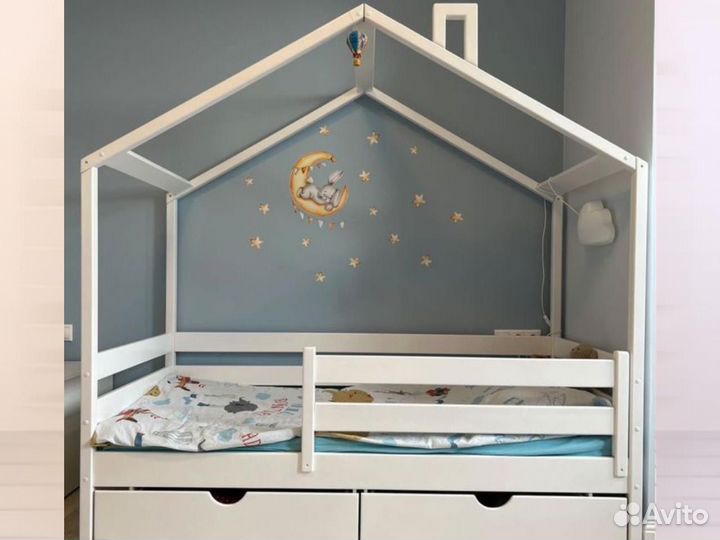 Детская Кровать домик из массива классика от 3 лет
