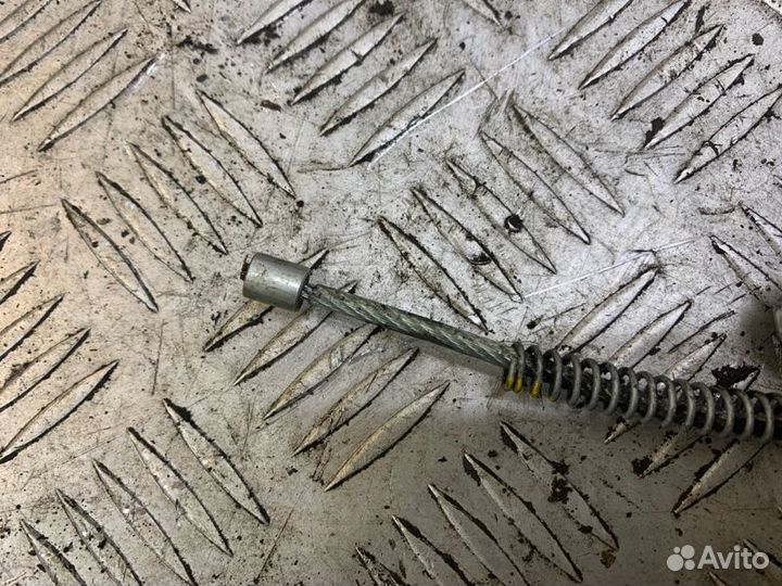 Трос ручного тормоза правый Nissan Qashqai J10