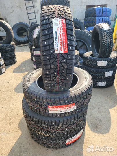 Bridgestone Blizzak Spike-02 SUV 235/65 R17 108T
