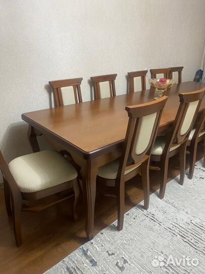 Стол со стульями