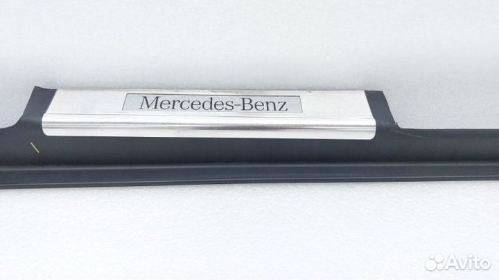 Накладка на порог передняя правая Mercedes-Benz