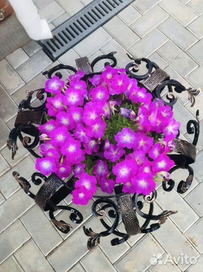 Цветочница кованная