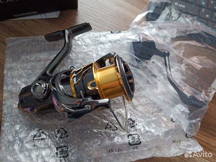 Shimano 20 Twin Power 4000PG Made in Japan