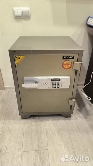 Сейф металлический