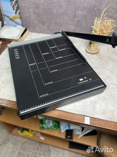 Резак для бумаги сабельный