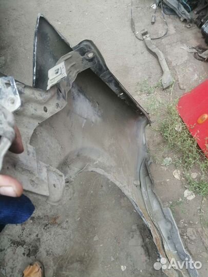 Крыло переднее правое и другое nissan primera p12