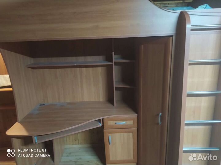 Детская кровать чердак со столом и шкафом