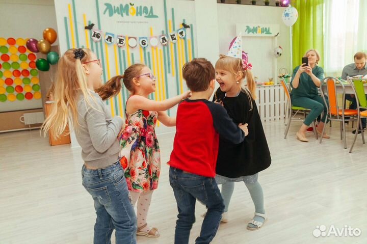 Аренда студии для праздника. Интерактивная стена