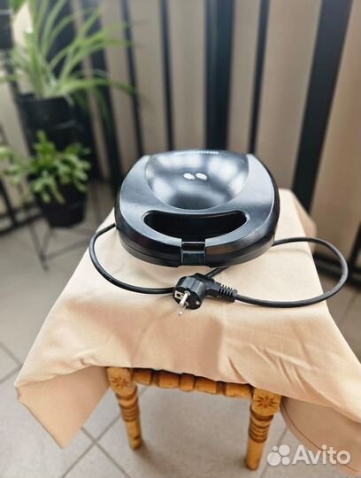 Вафельница Redmond