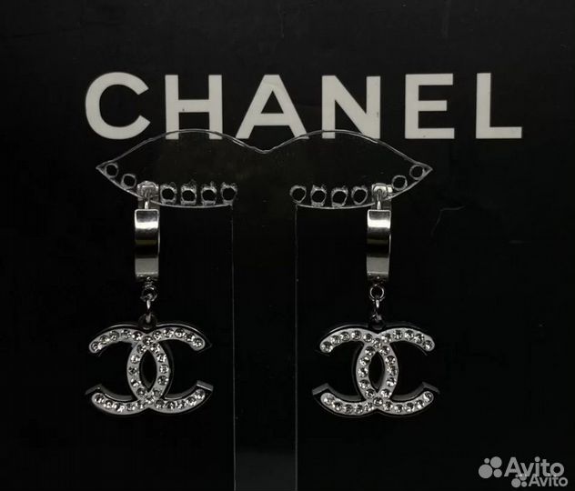 Серьги chanel разные