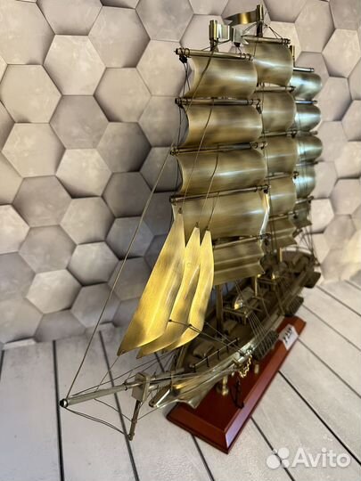 Модель парусника металлическая деревянная