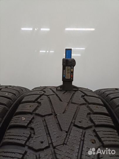 Pirelli Ice Zero 215/65 R16