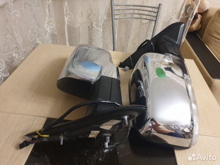 Правое боковое зеркало на Dodge Ram 1500 IV