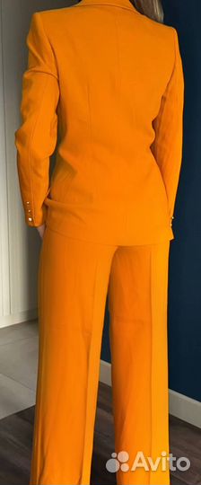 Продаю женский костюм A.Michael
