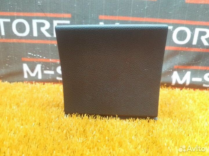 Пепельница Mercedes-Benz C-Class W204 272.921 2007