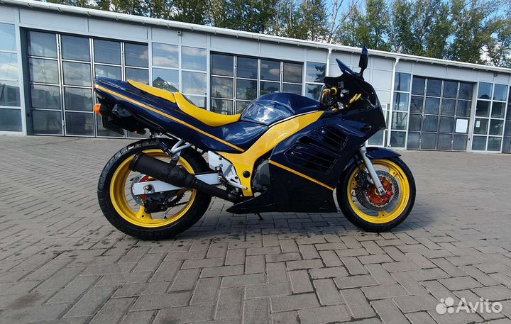 Suzuki RF400