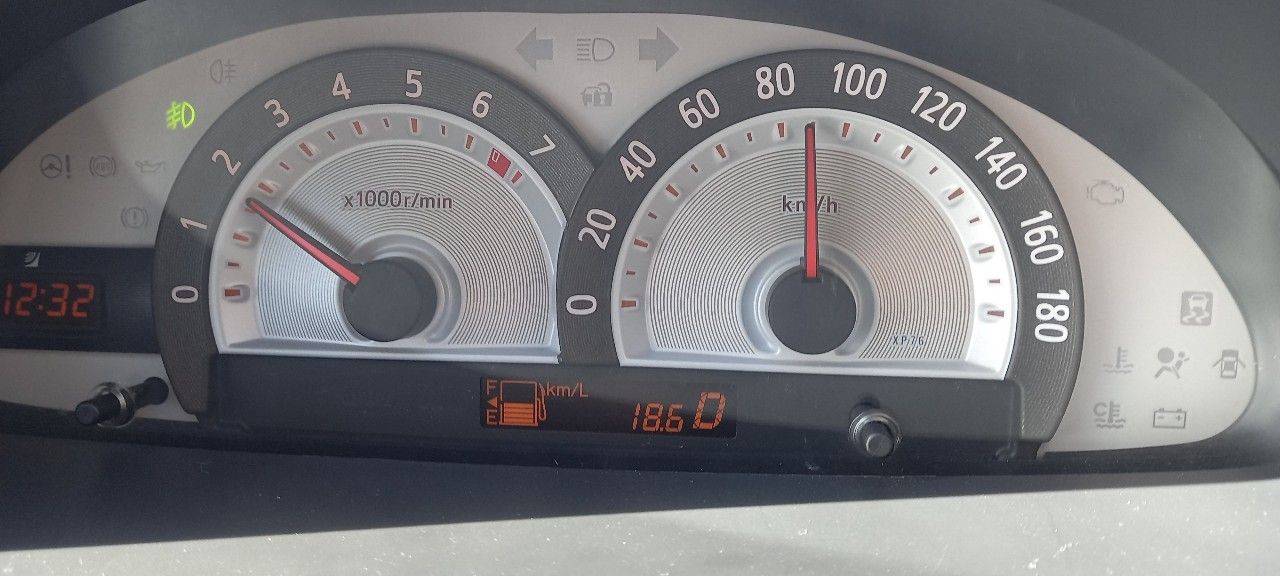Toyota Sienta: фото владельца