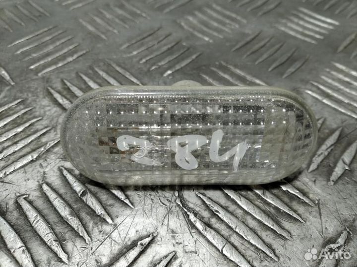 Повторитель в крыло правый Ford Fusion 2002-2012