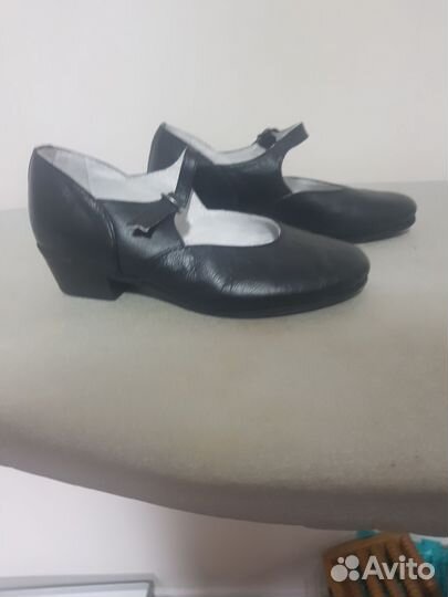 Туфли для девочки для танцев 28р