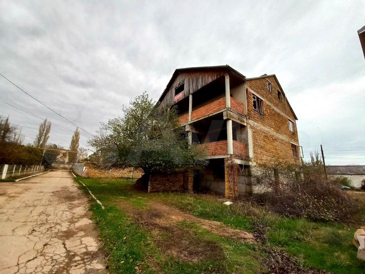 Дом 300 м² на участке 8 сот.