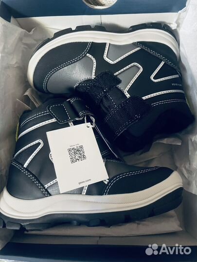 Ботинки новые Geox 27