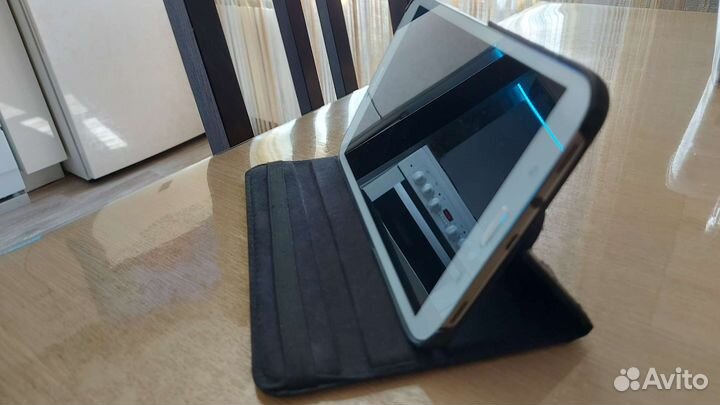 Планшет Samsung Galaxy Tab 3 8.0 SM-T310 16Gb