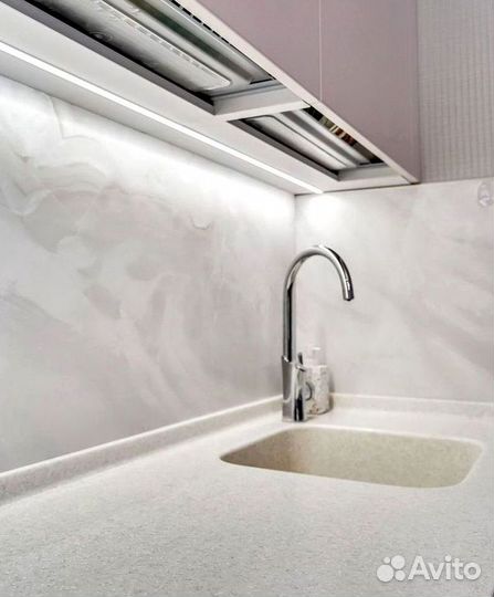 Угловой кухонный гарнитур современный