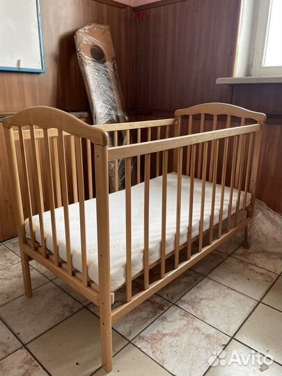 Кроватка детская с матрасом