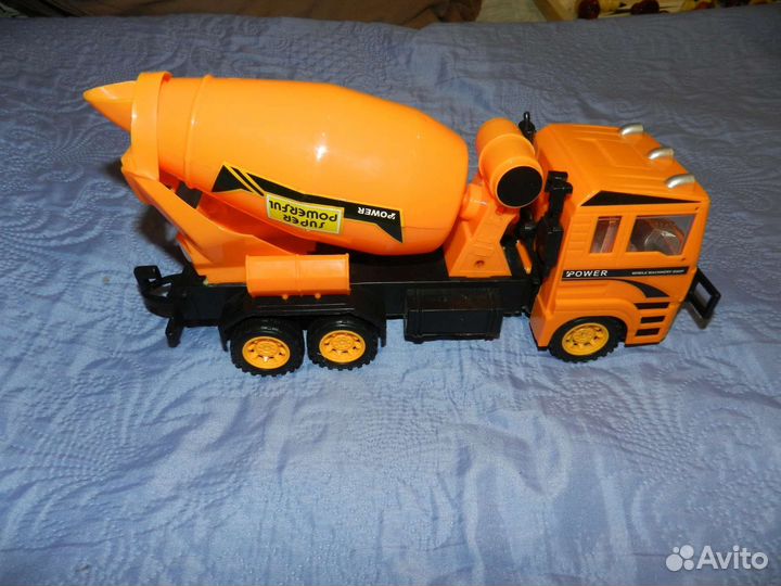 Машина игрушка