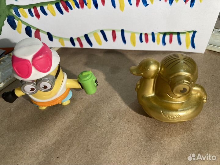 Миньоны из макдональдса золотой