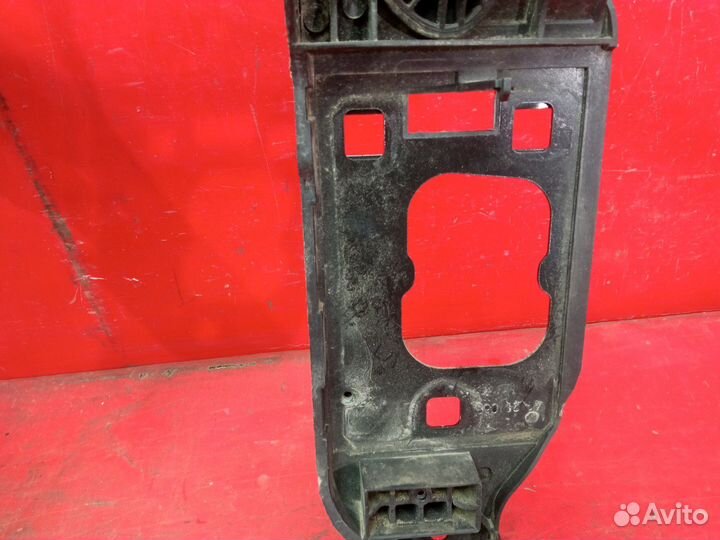 Кронштейн интеркулера передний правый Porsche