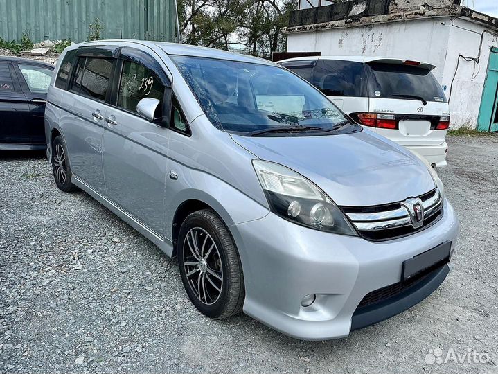 Toyota Isis, 2012