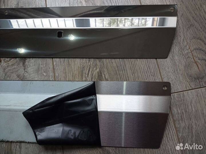 Зеркальная накладка на радиатор газ 31105 Волга