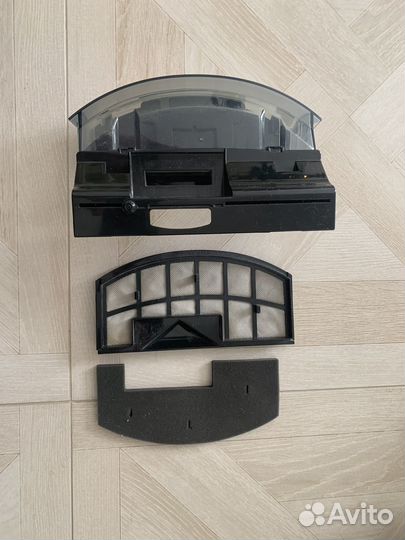 Продам робот-пылесос redmond RVR-400