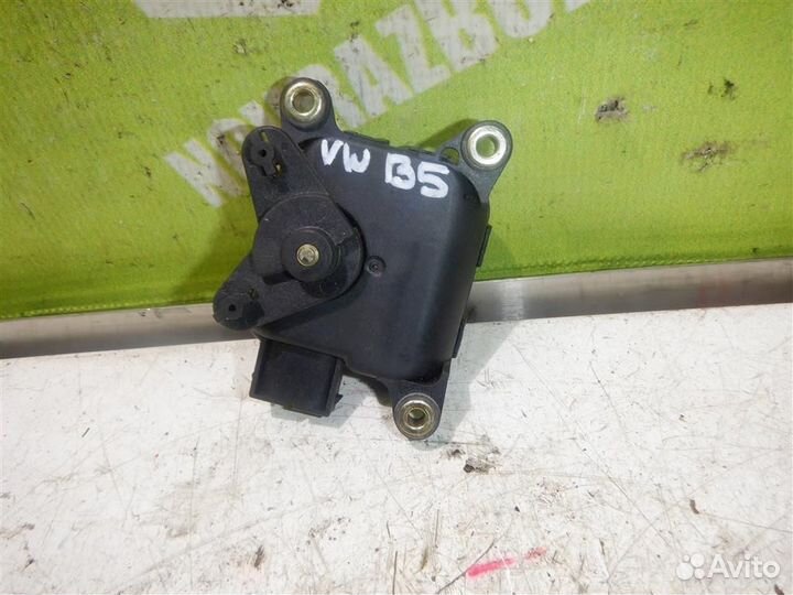 Моторчик заслонки отопителя Фольксваген Пассат Б5