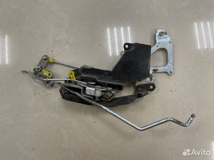 Замок боковой двери передний правый Hyundai Accent