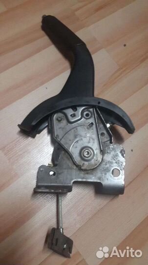 Mitsubishi lancer 10 Рычаг стояночного тормоза