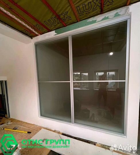 Стационарная стеклянная перегородка